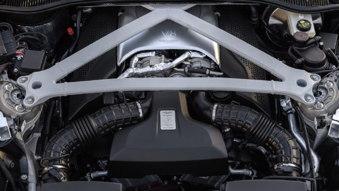Ο twin-turbo V8 κινητήρας απέκτησε νέα εισαγωγή αέρα, καινούργια εξάτμιση και νέο σύστημα λίπανσης. Δημιούργησε νέο λογισμικό για τον εγκέφαλο, ενώ προγραμματίστηκε εκ νέου η χαρτογράφηση του γκαζιού και του κινητήρα.